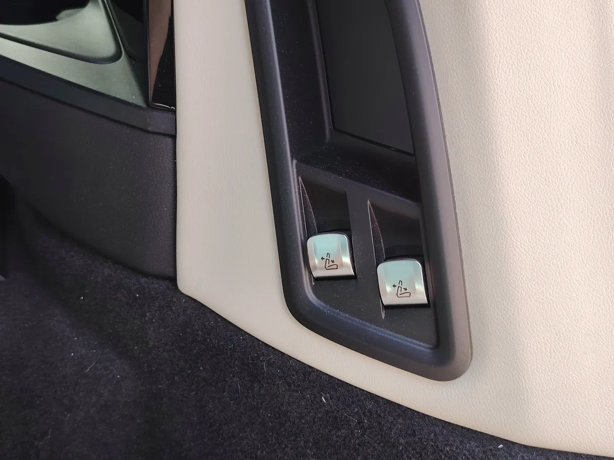 Car image 39
