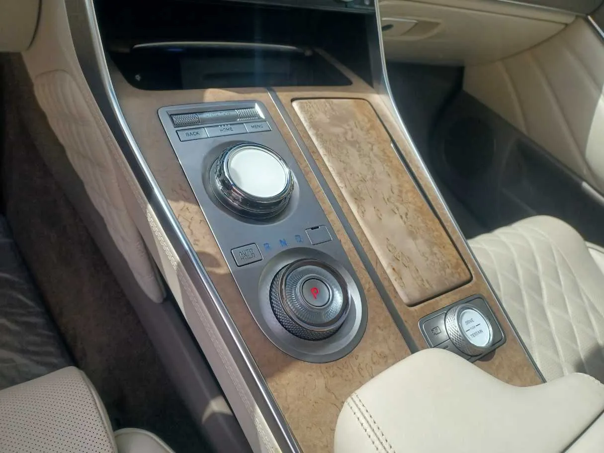 Car image 16