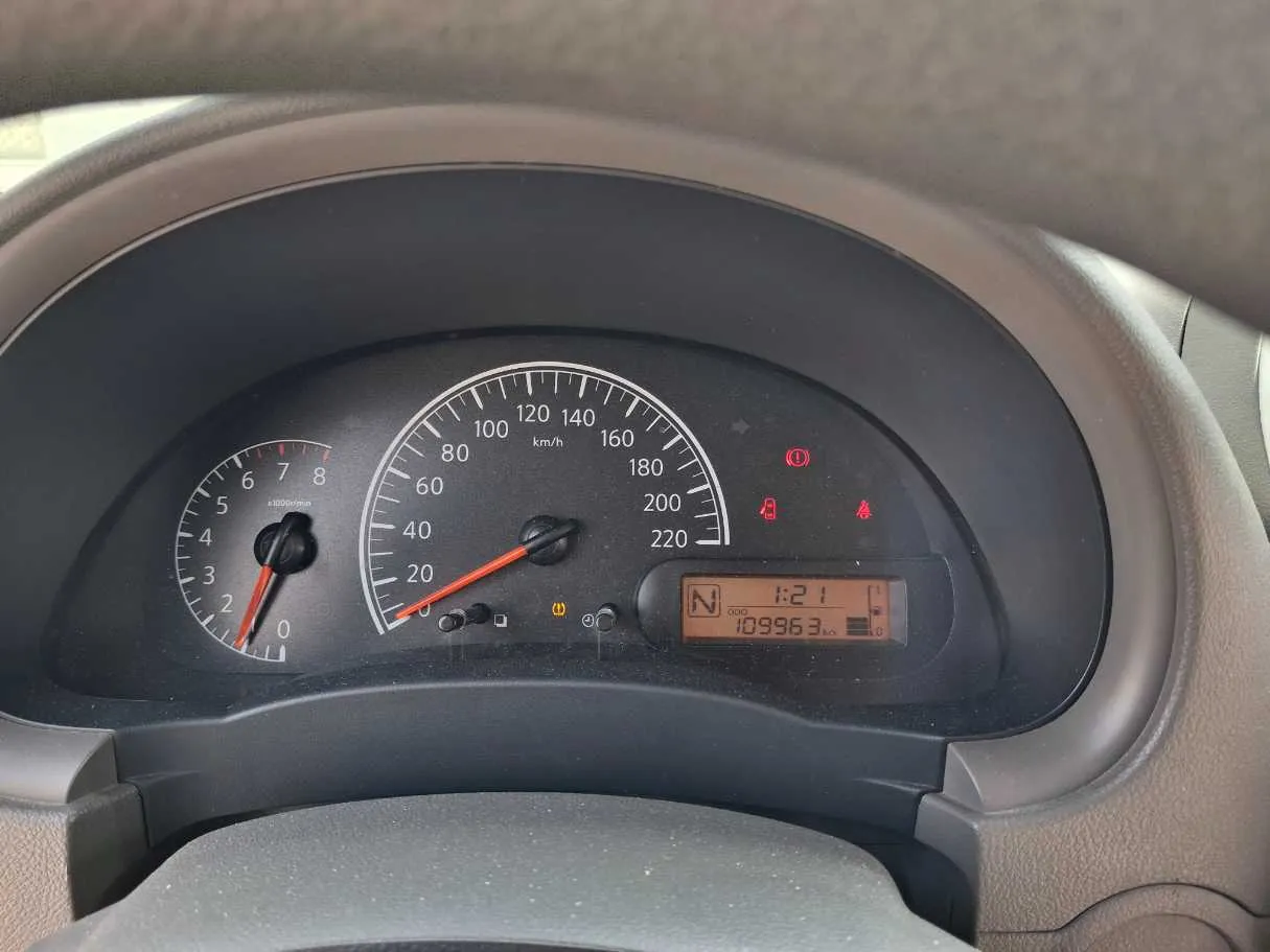 Car image 19