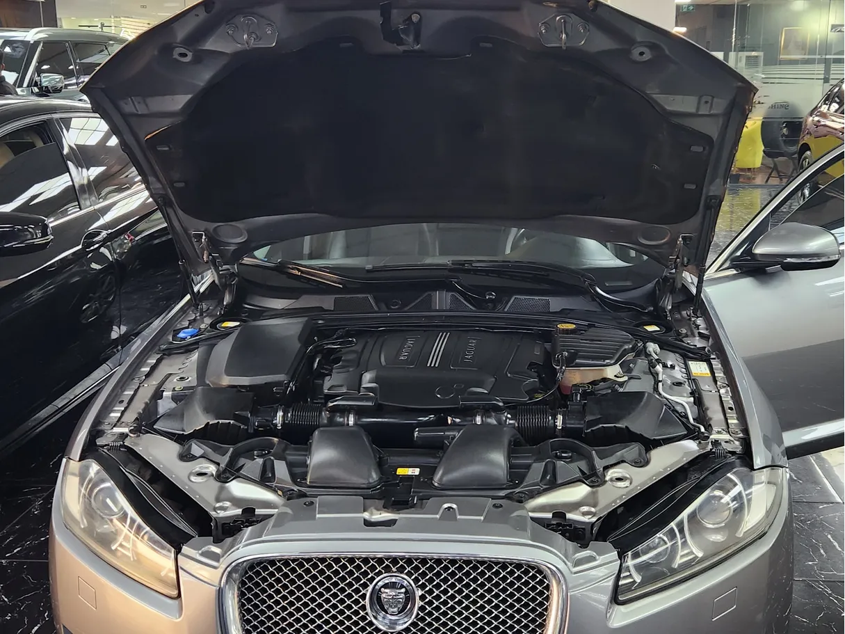 Car image 8