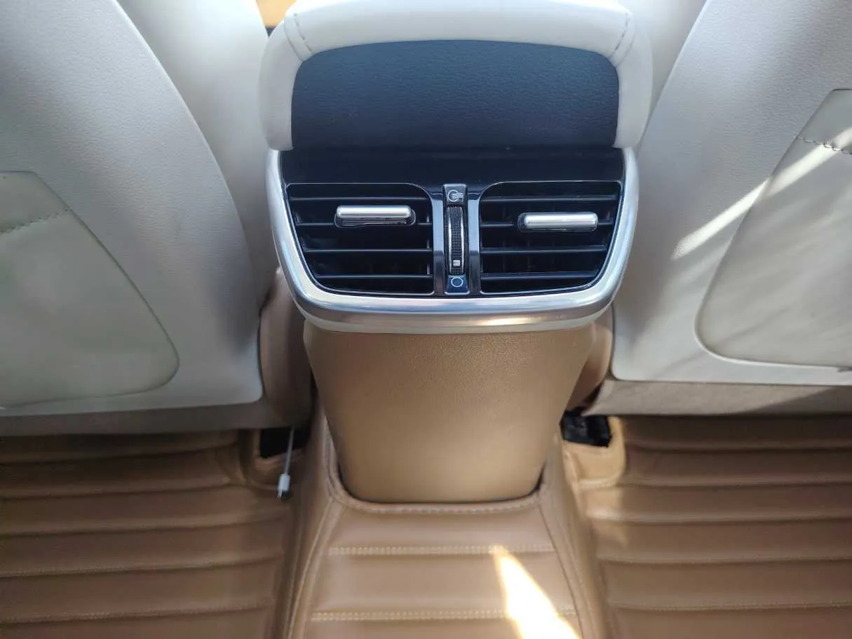 Car image 29