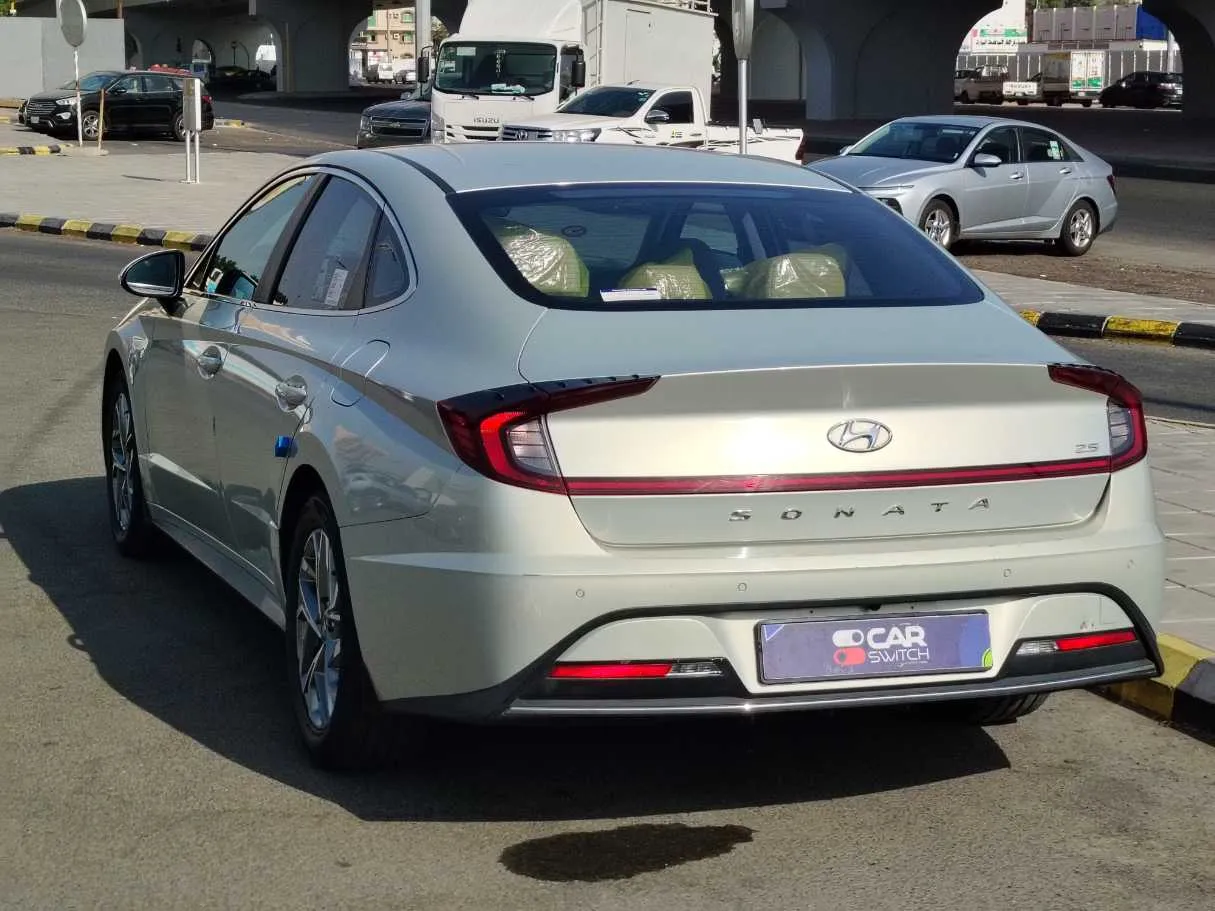 Car image 7