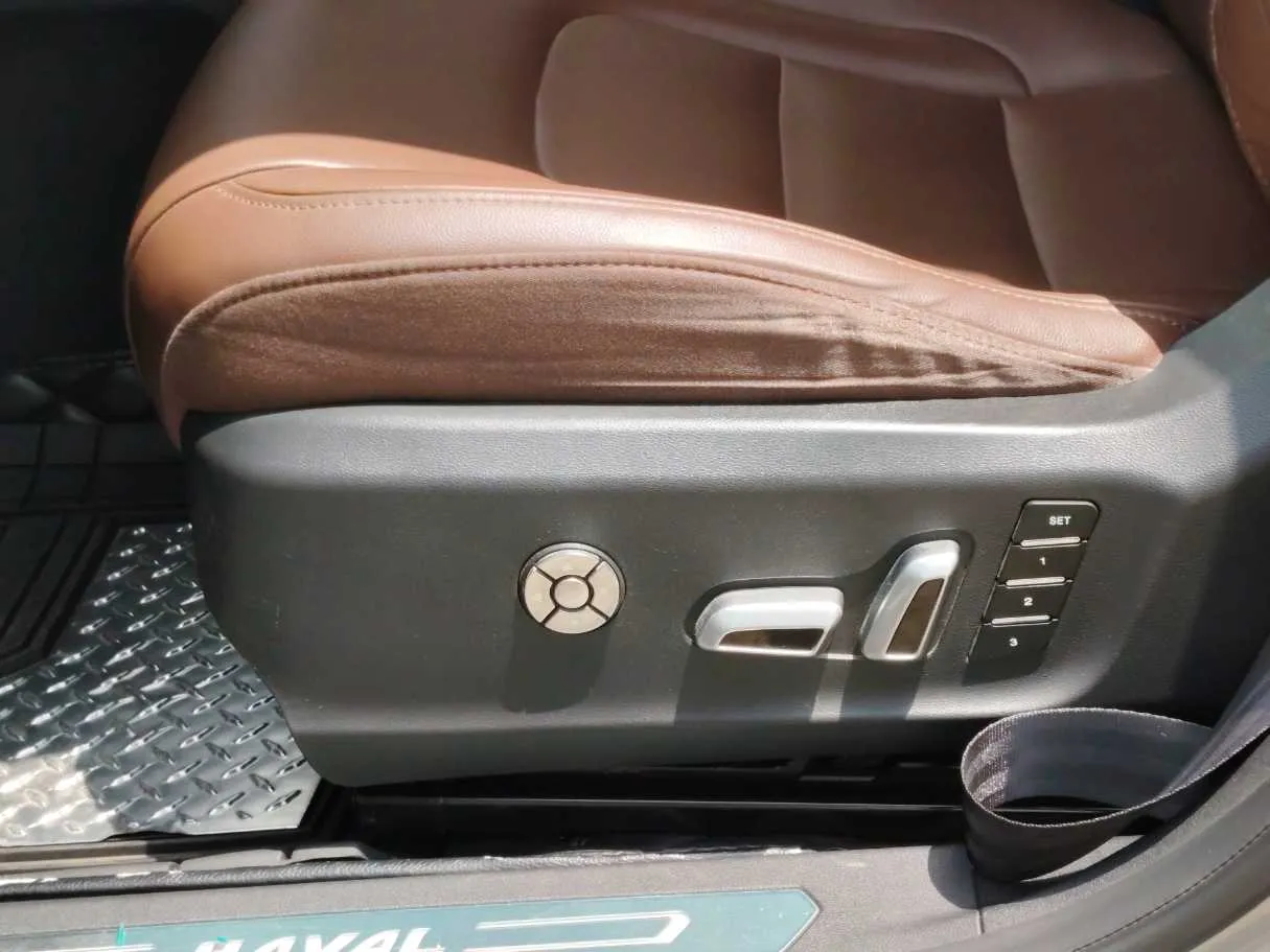 Car image 28