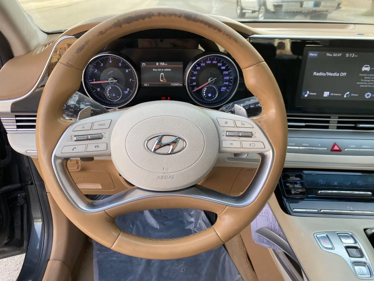 Car image 18