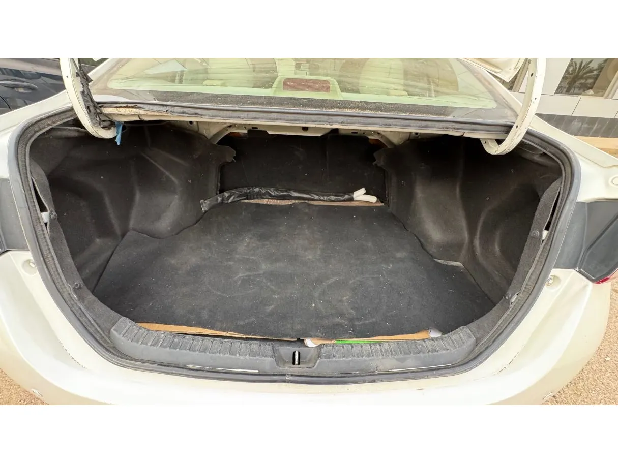 Car image 19