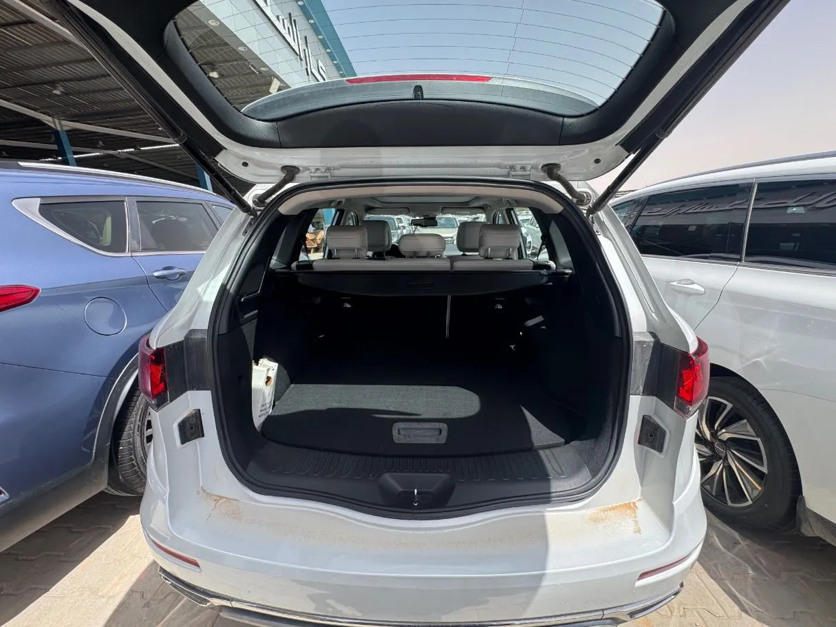 Car image 17