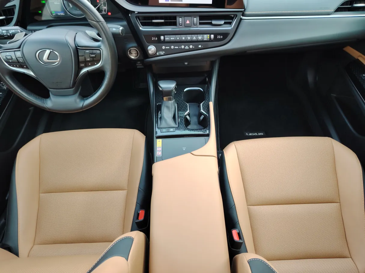 Car image 20