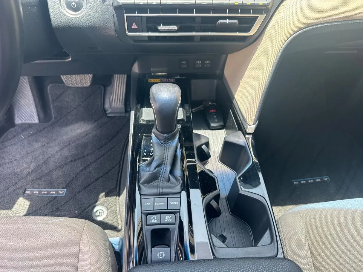 Car image 15