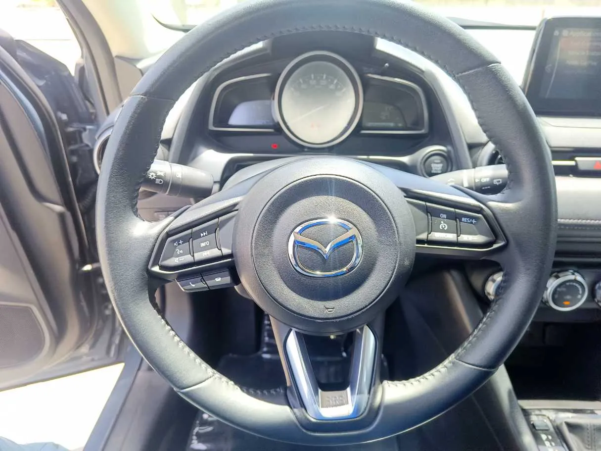 Car image 25