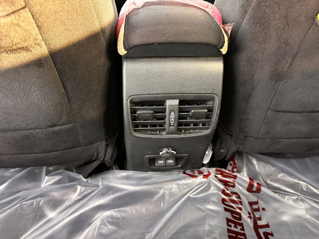 Car image 25