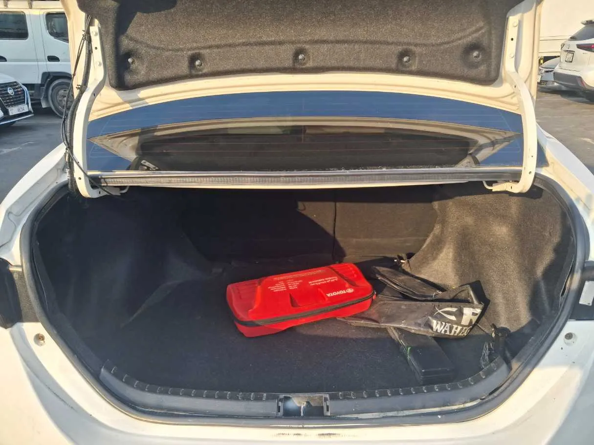 Car image 19