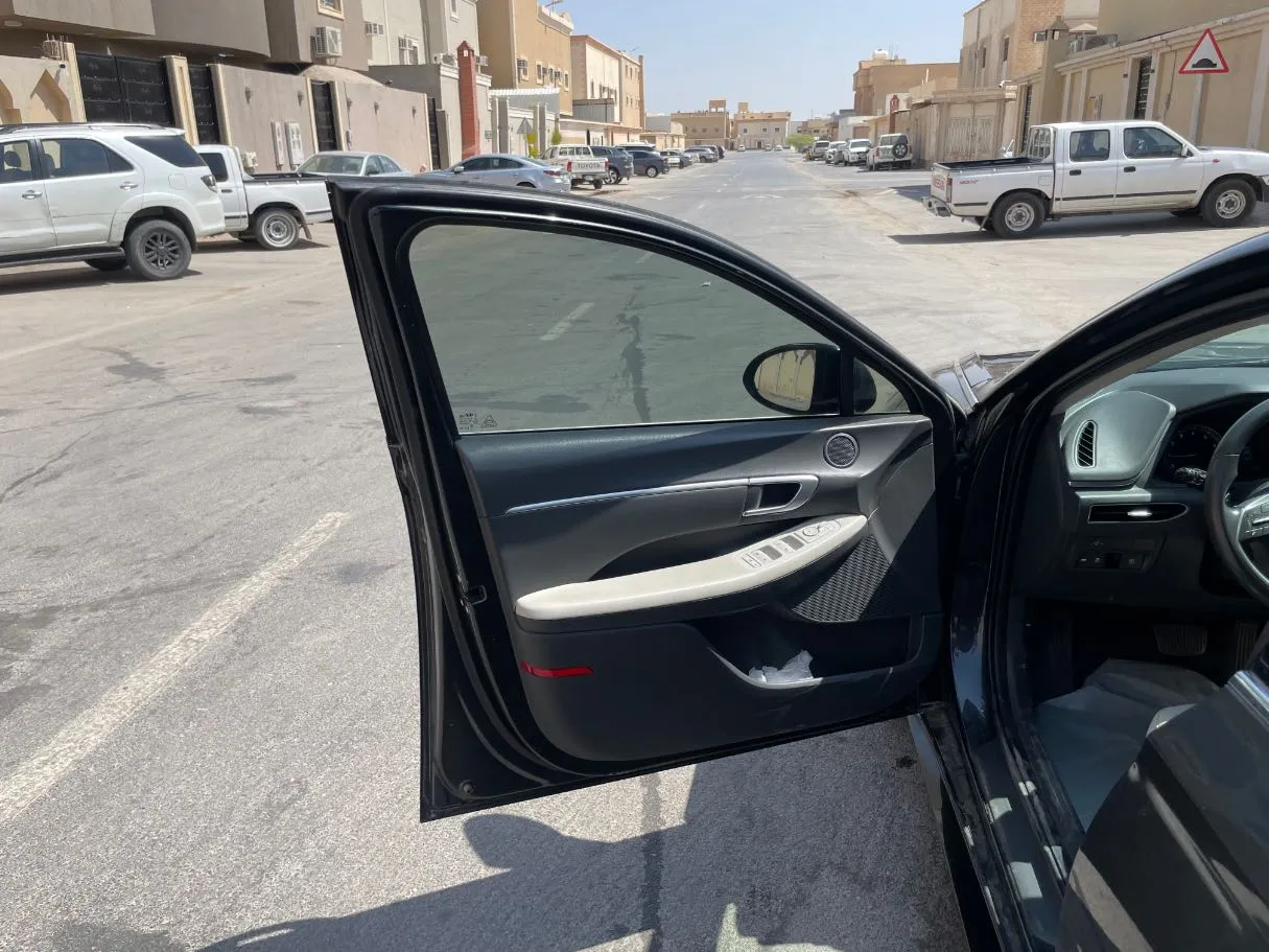 Car image 10