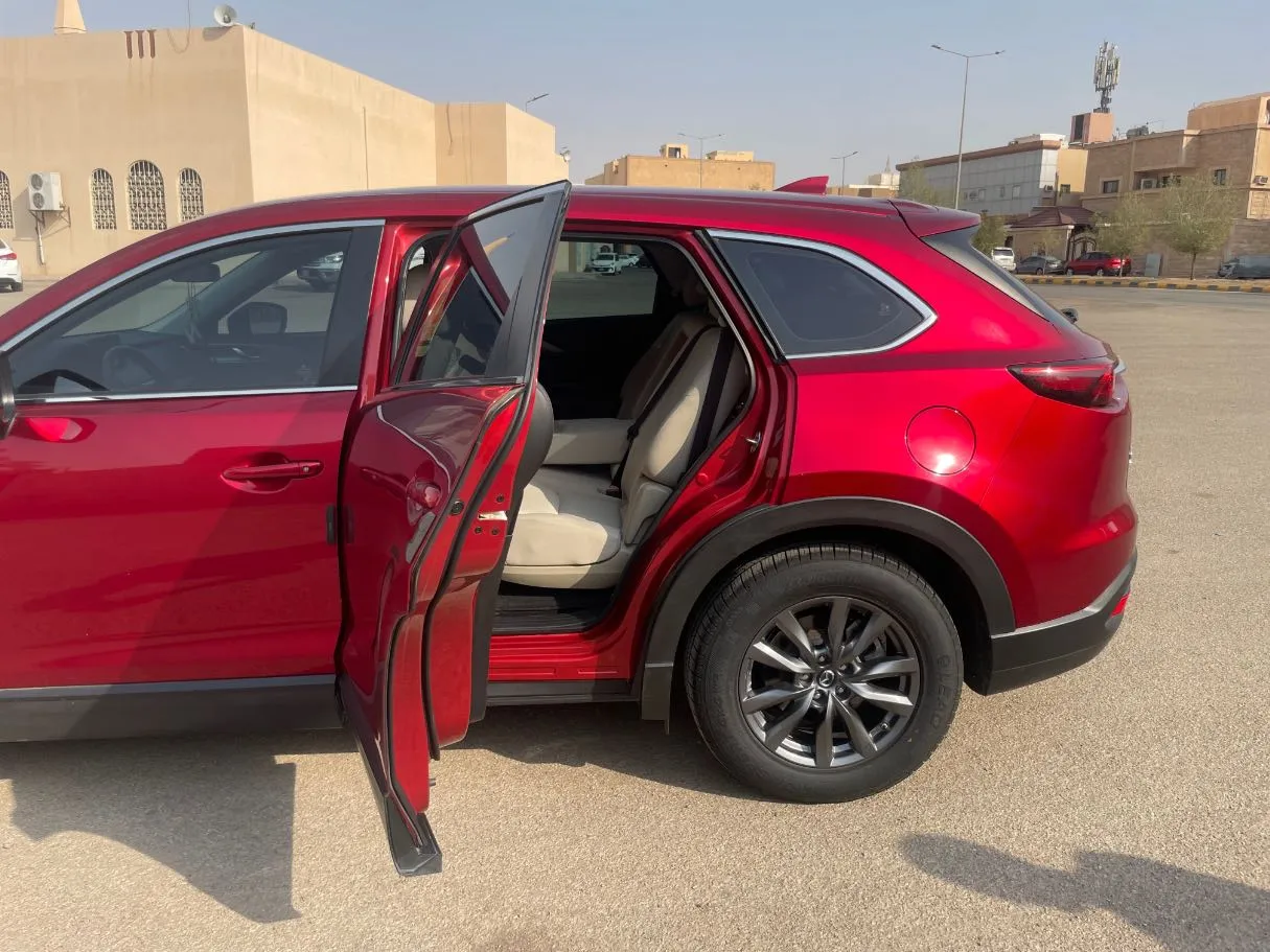 Car image 15