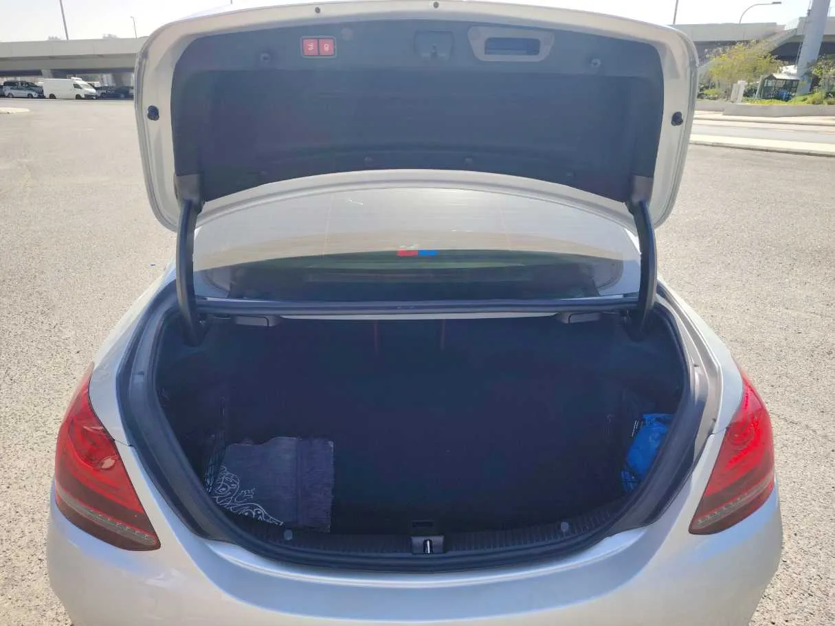 Car image 23