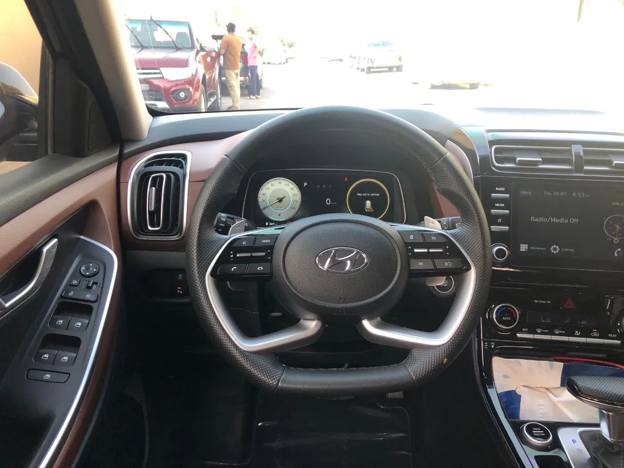 Car image 17