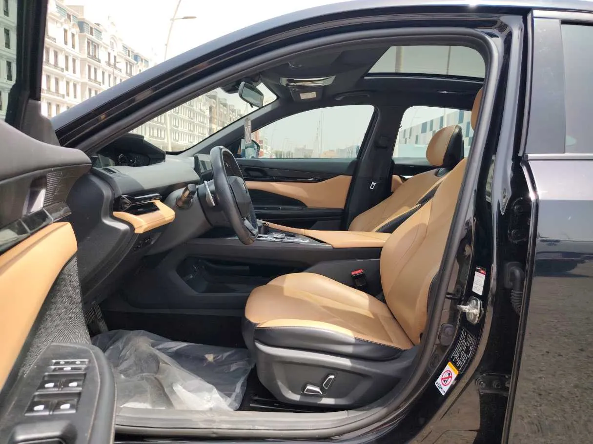 Car image 11