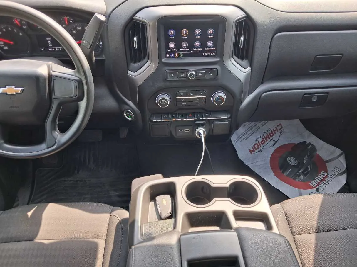 Car image 16