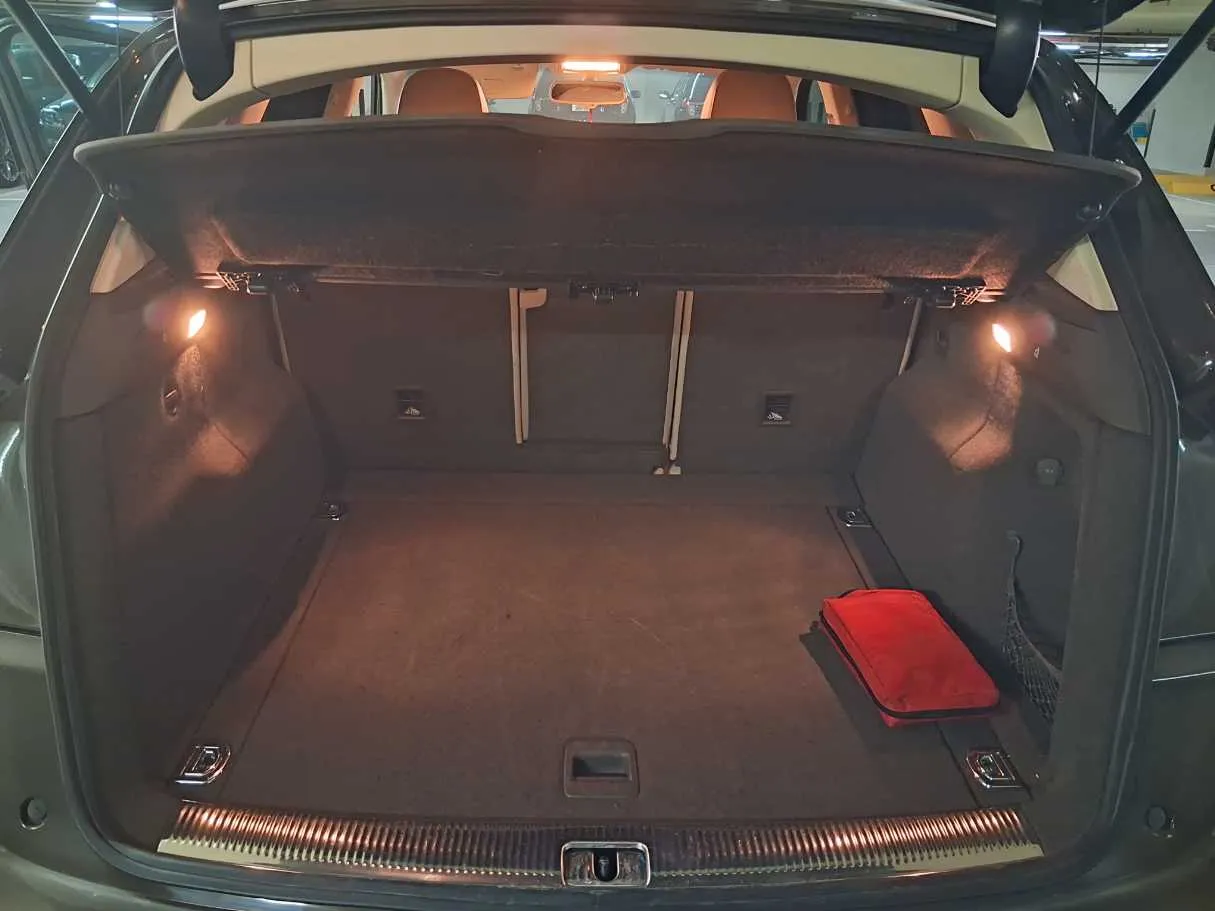 Car image 20