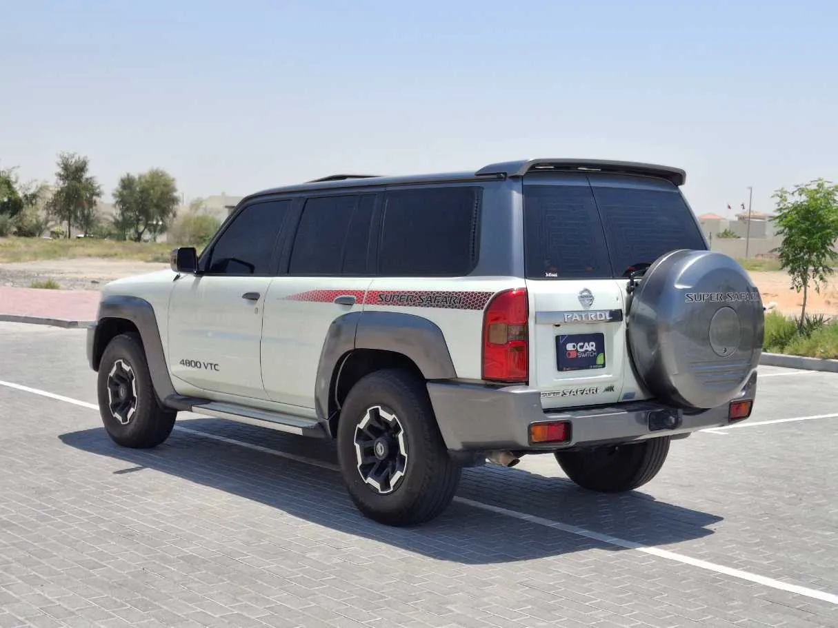 Car image 5
