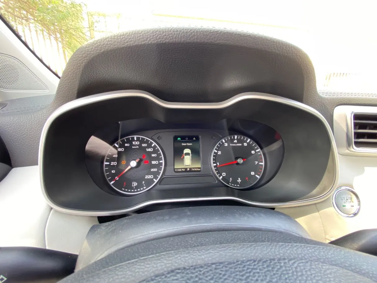 Car image 18