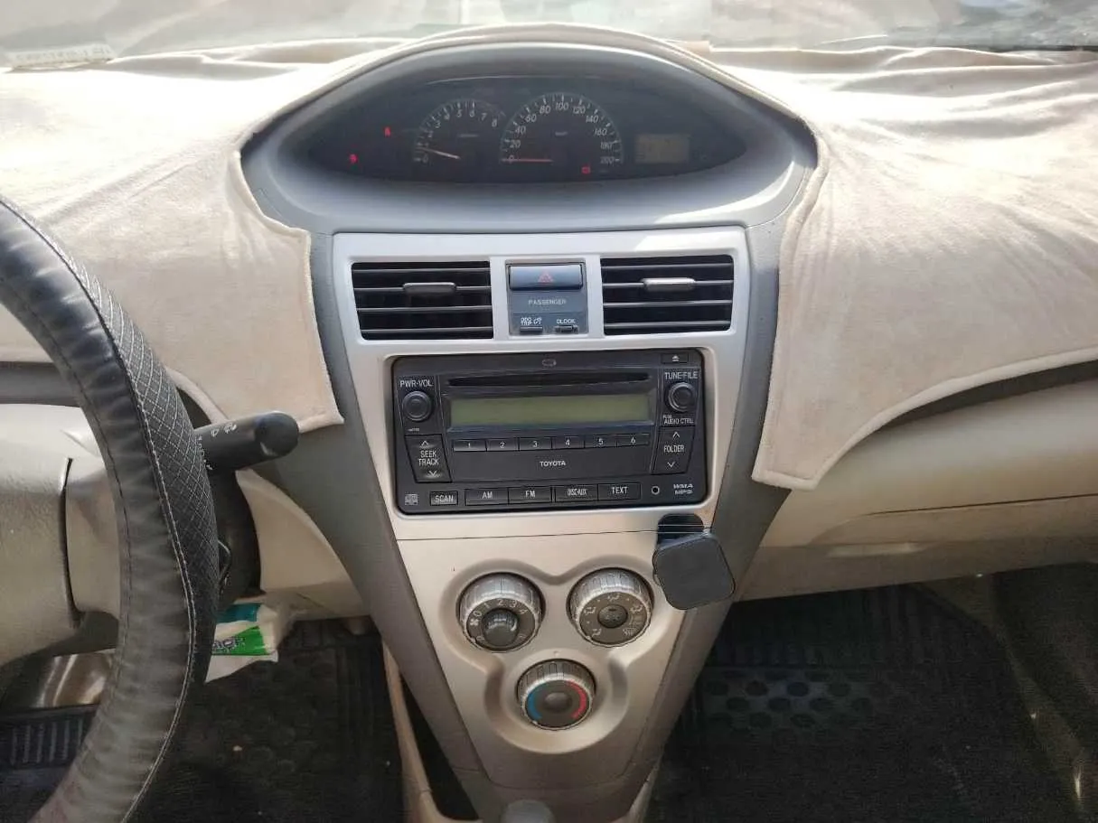 Car image 25