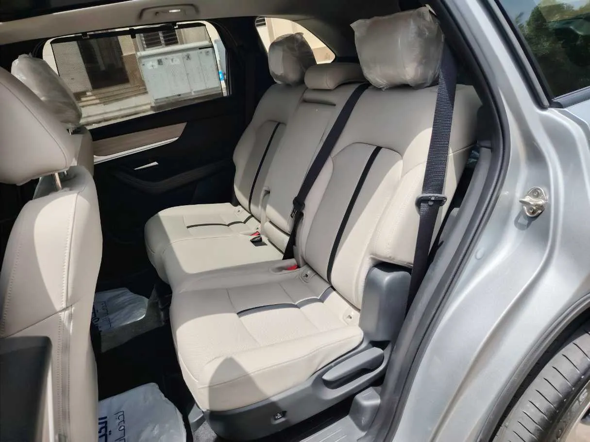 Car image 16