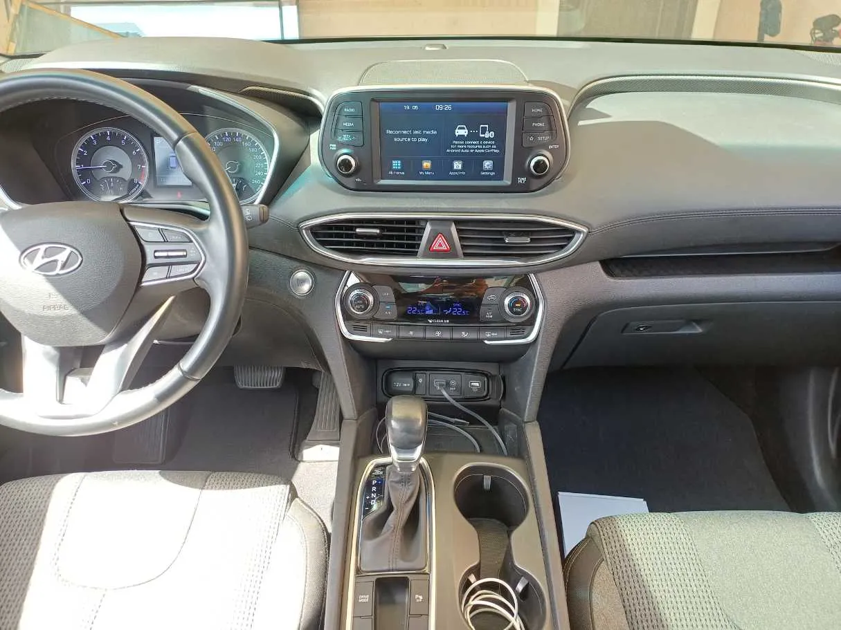 Car image 17