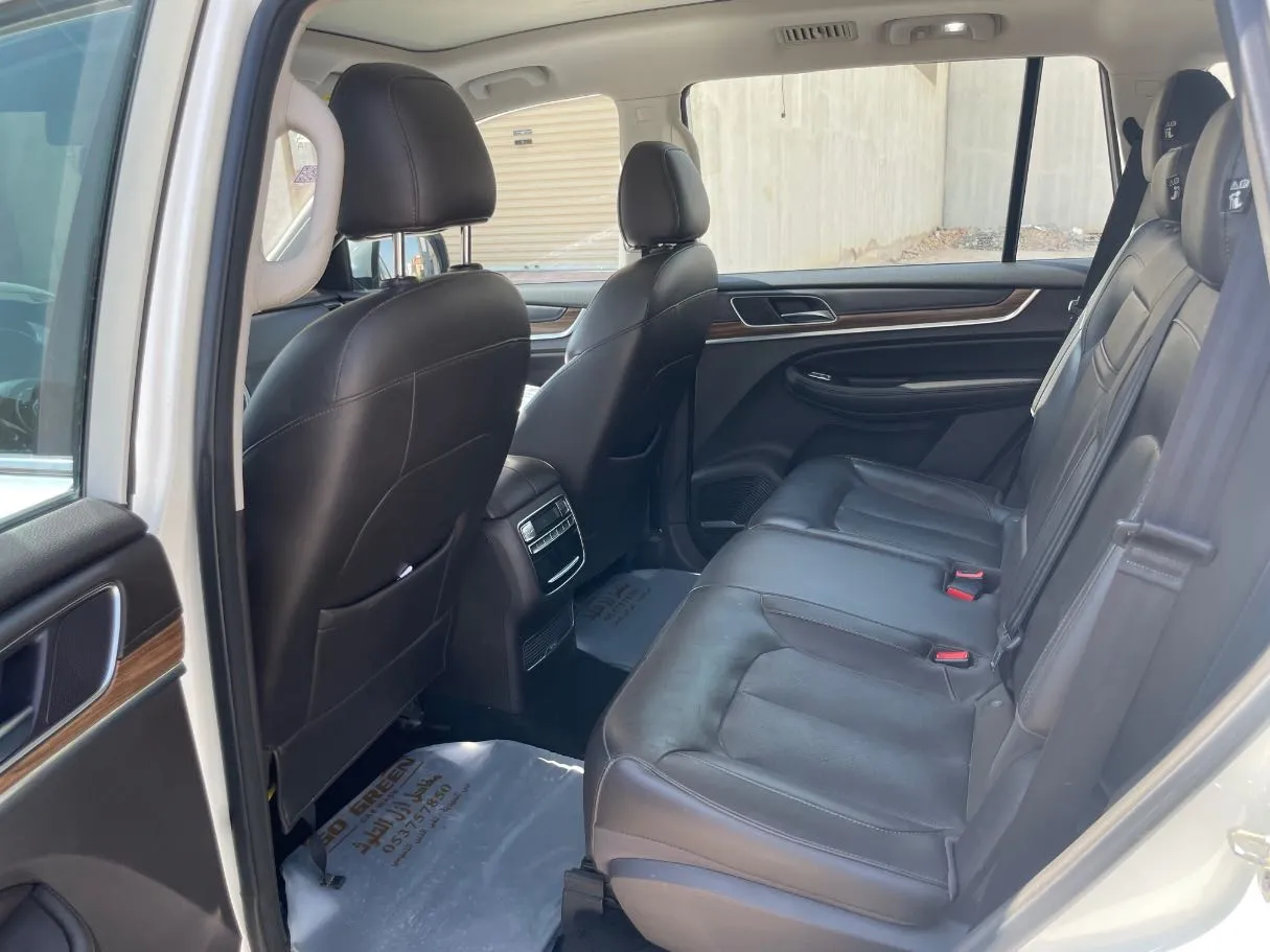 Car image 16