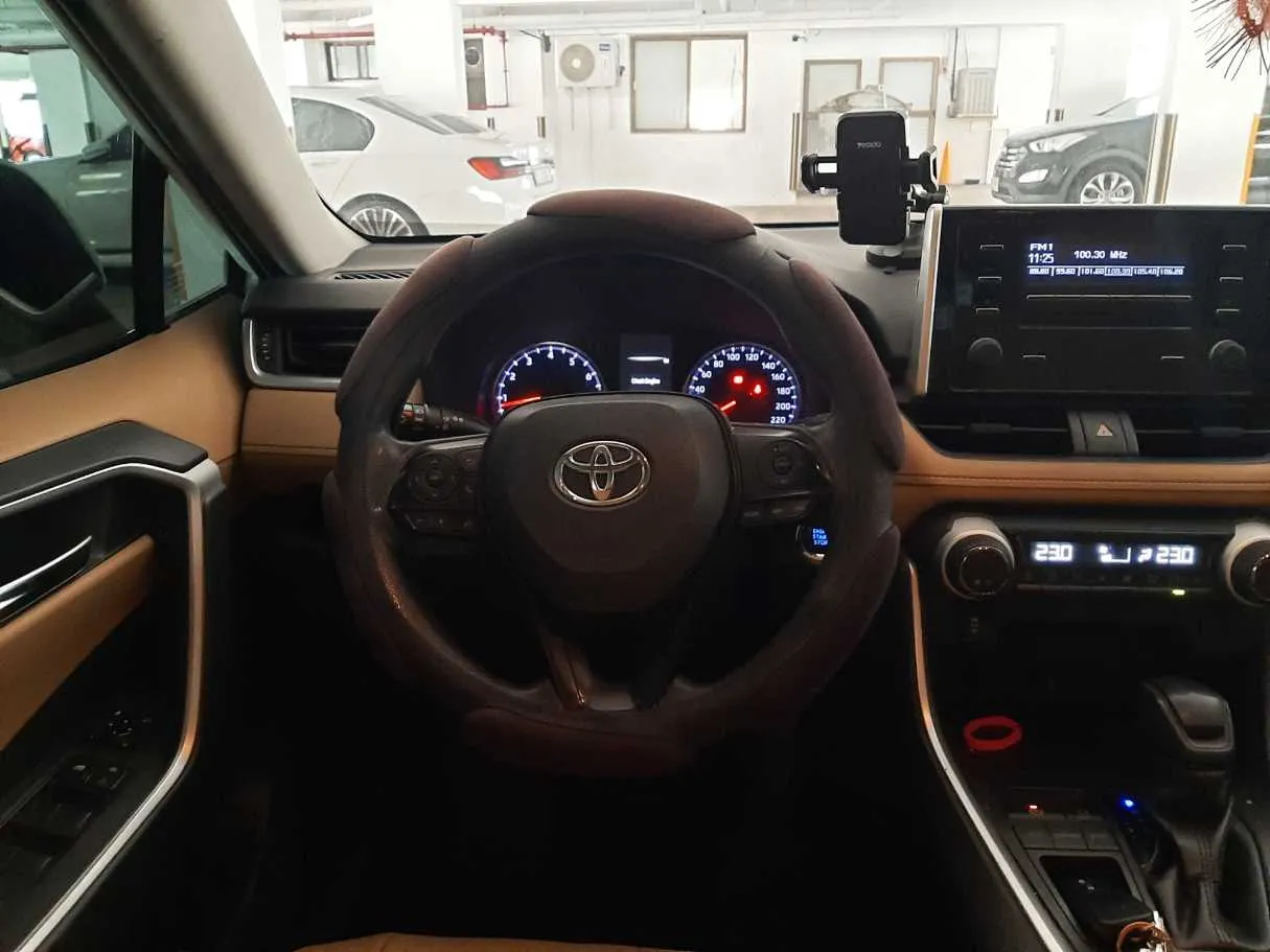 Car image 17