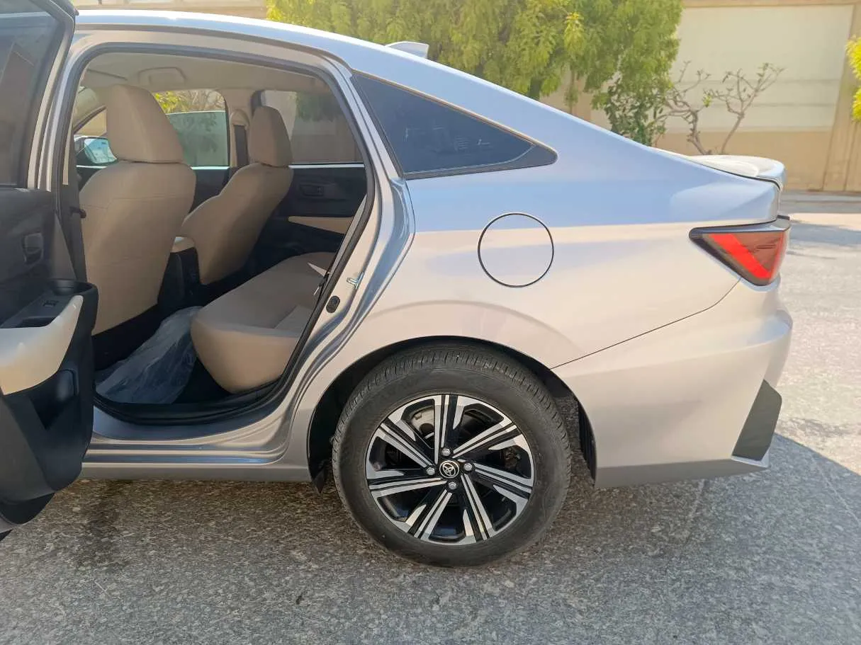 Car image 15