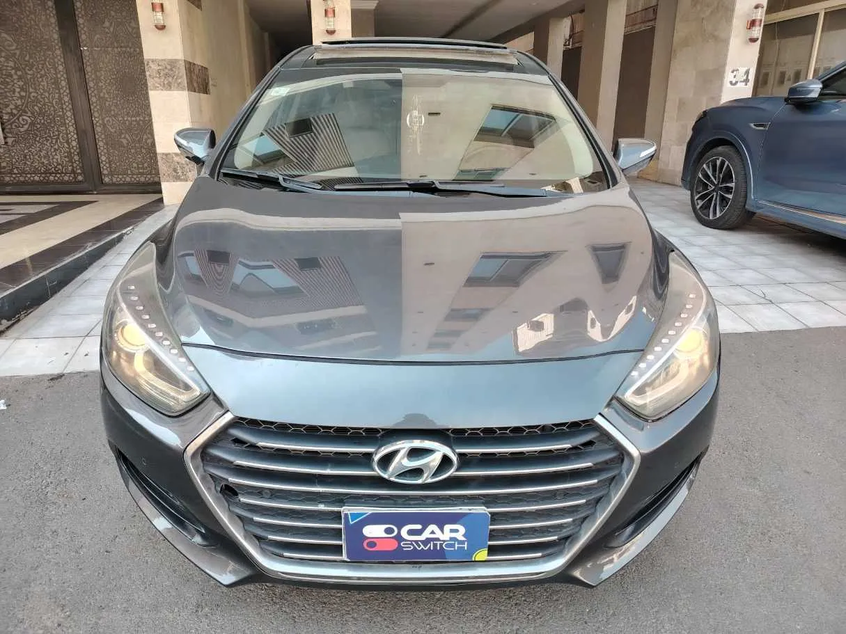 Car image 2