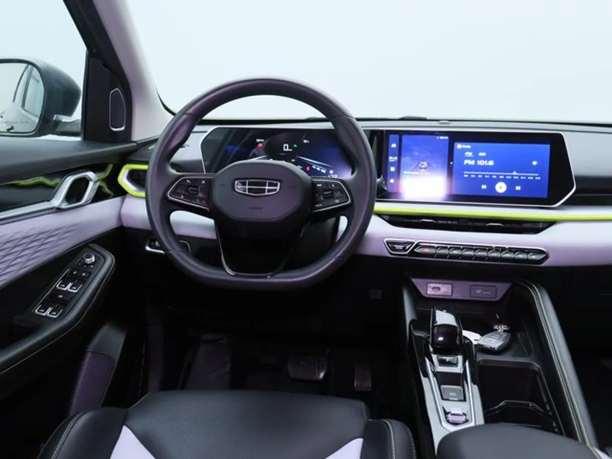 Car image 15
