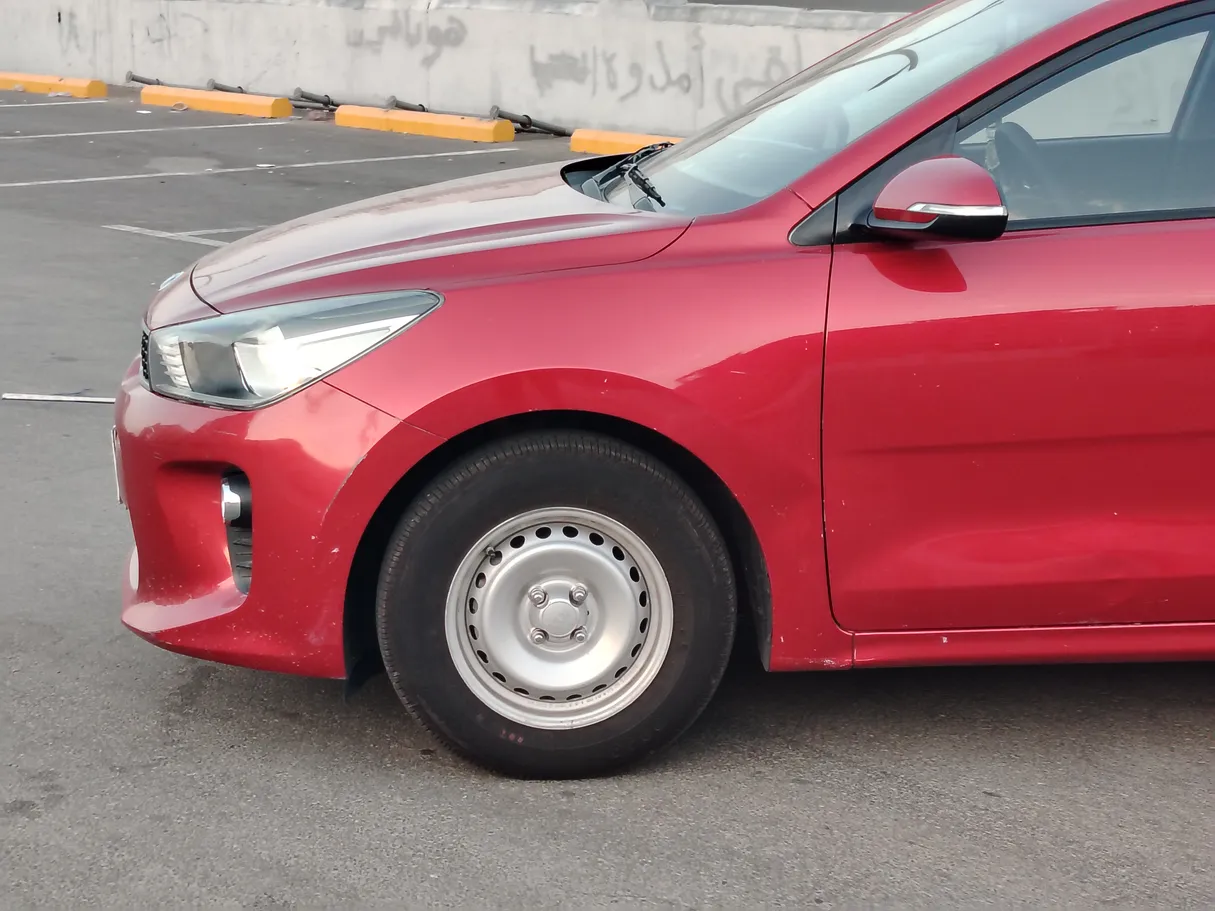 Car image 9