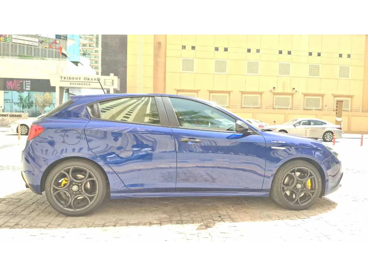 Car image 8