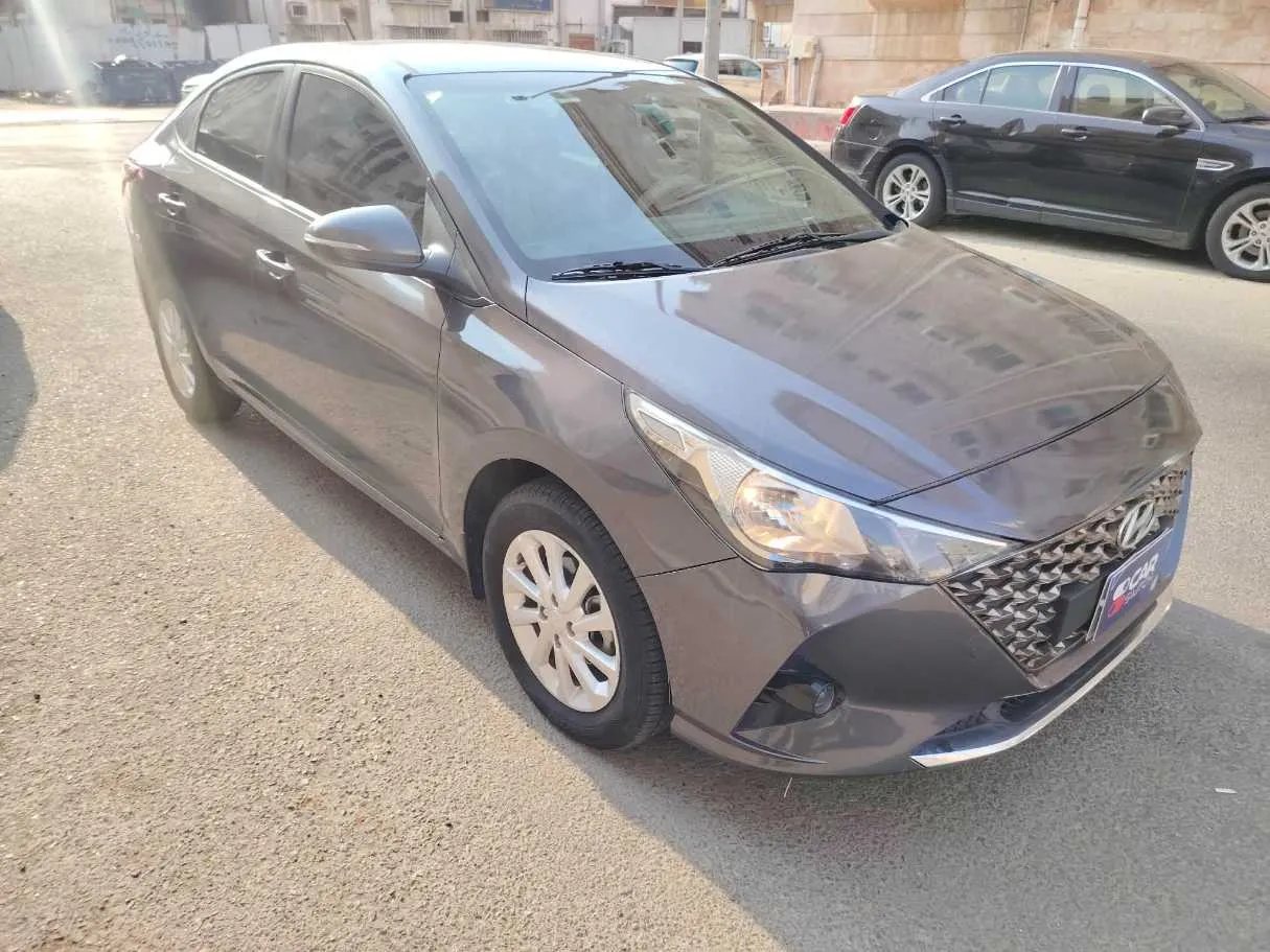 Car image 3