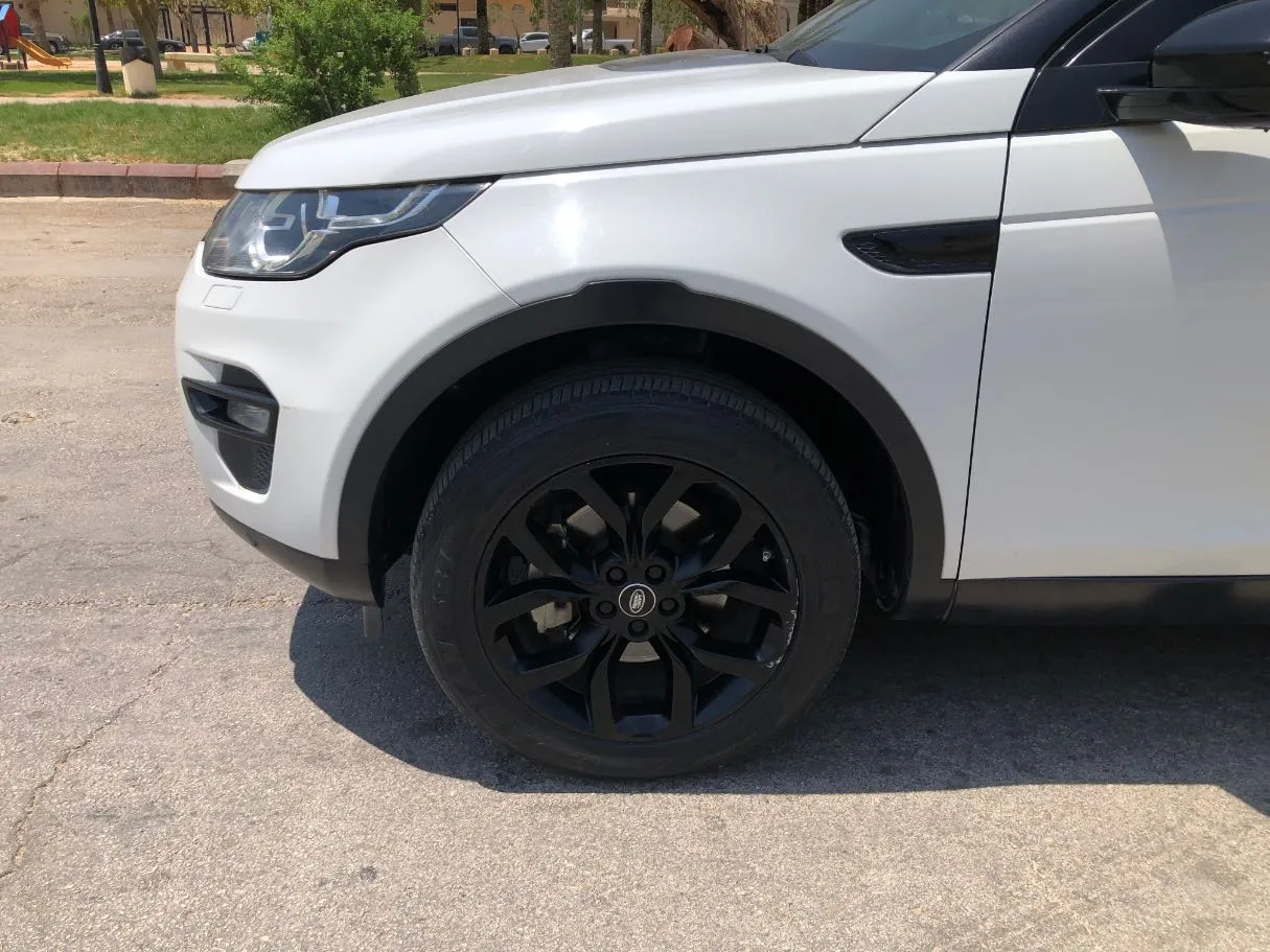 Car image 9