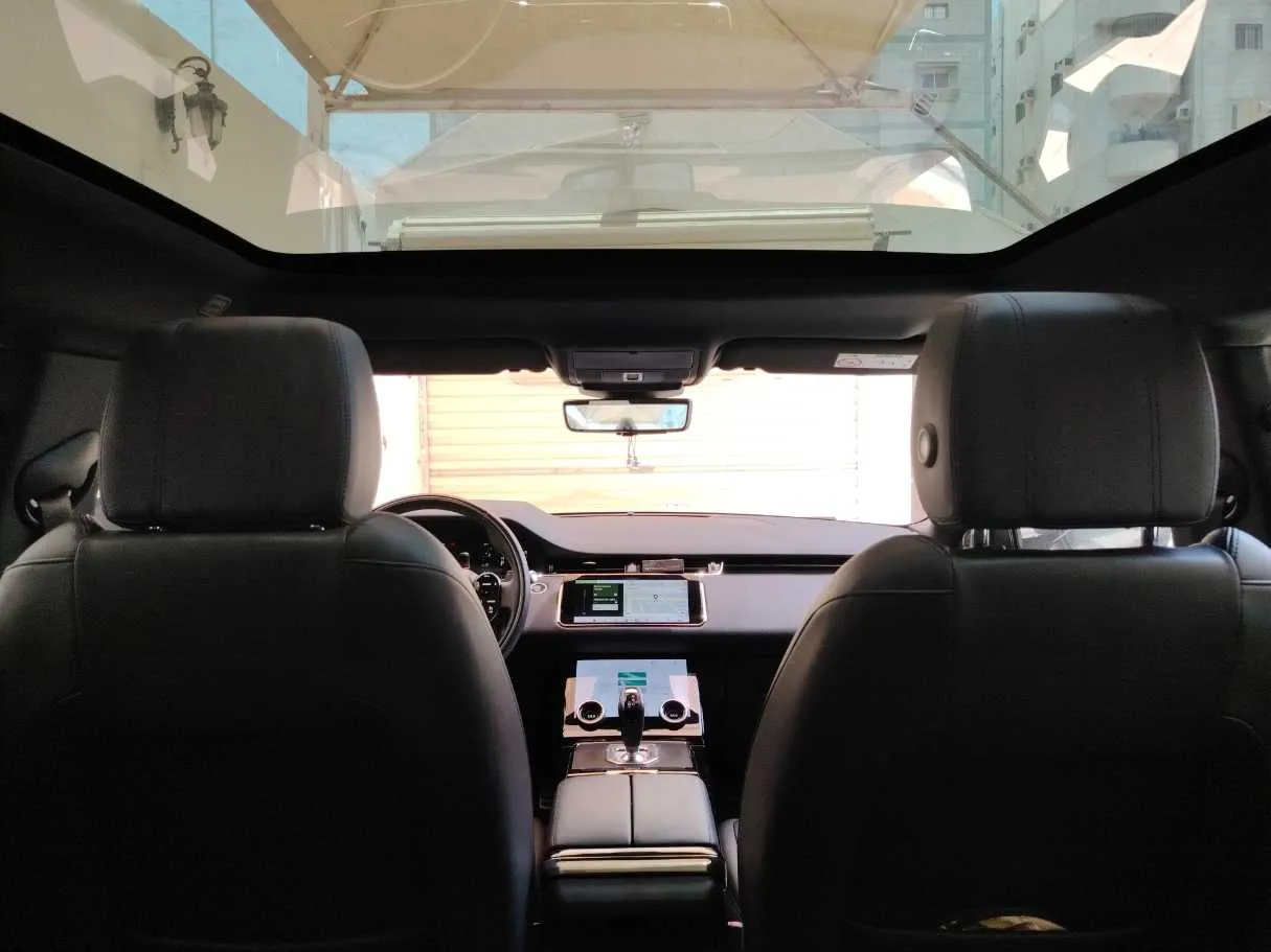 Car image 18