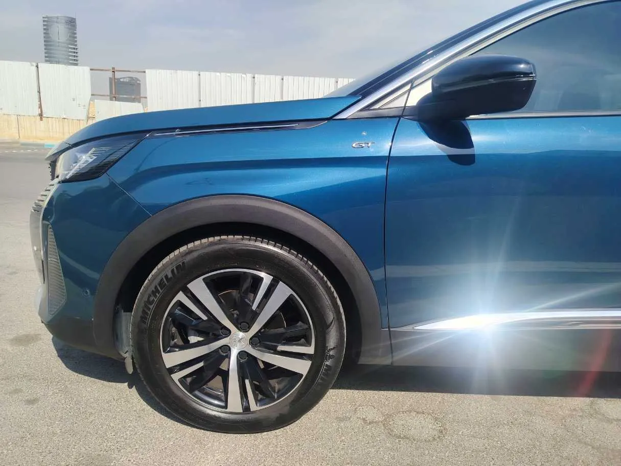 Car image 8