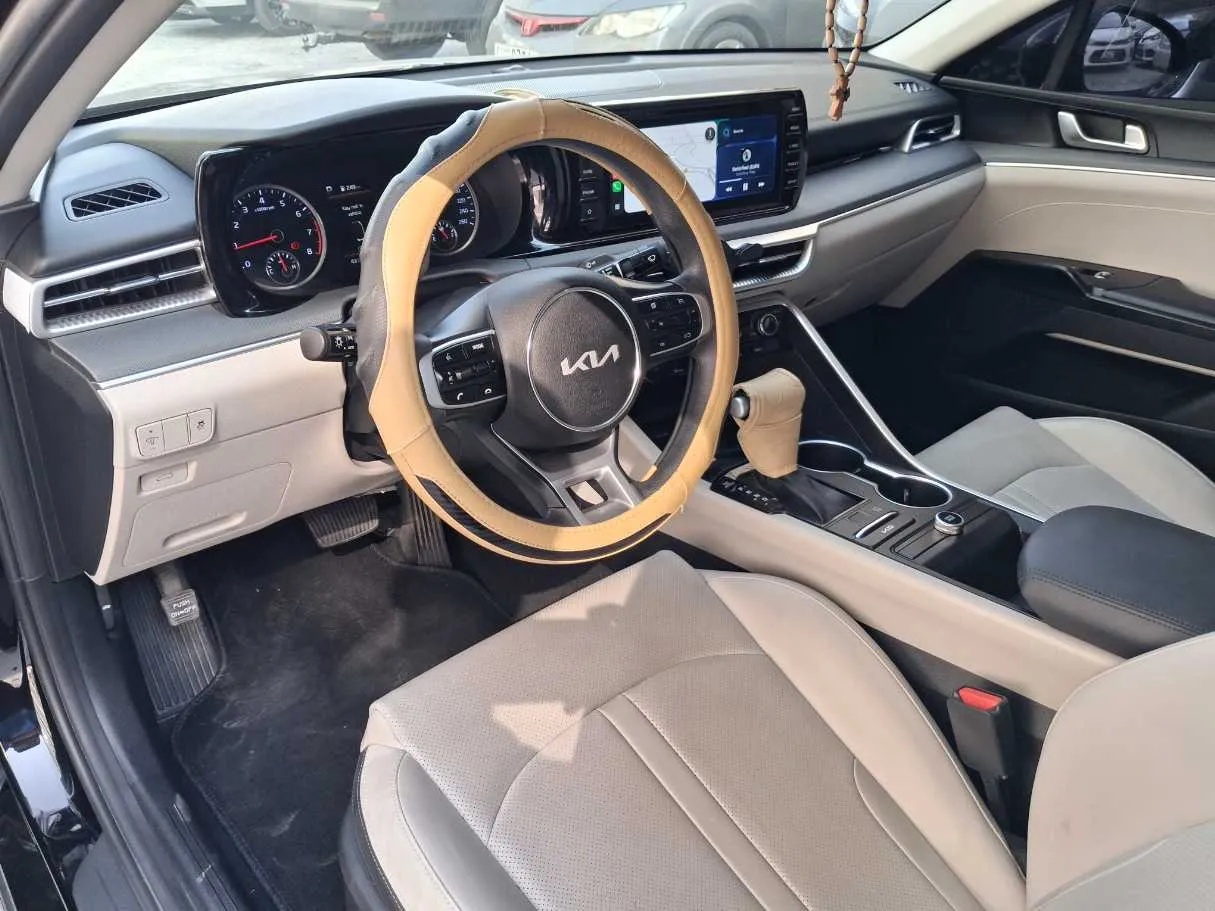 Car image 11
