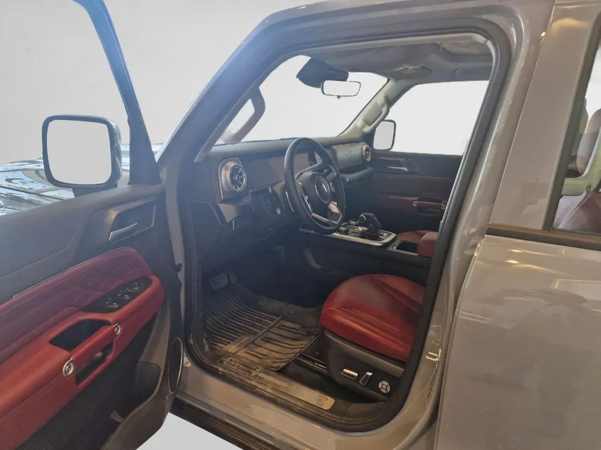 Car image 5