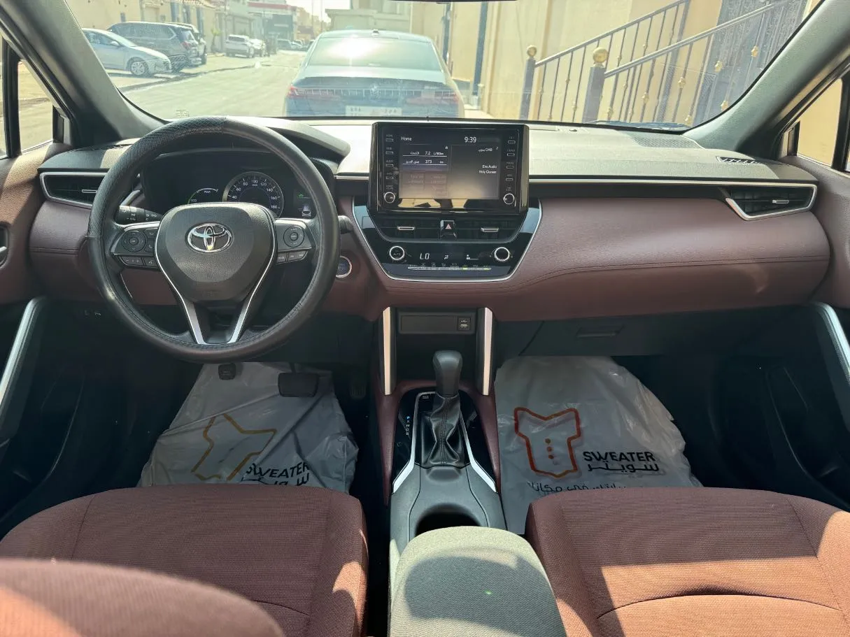 Car image 12