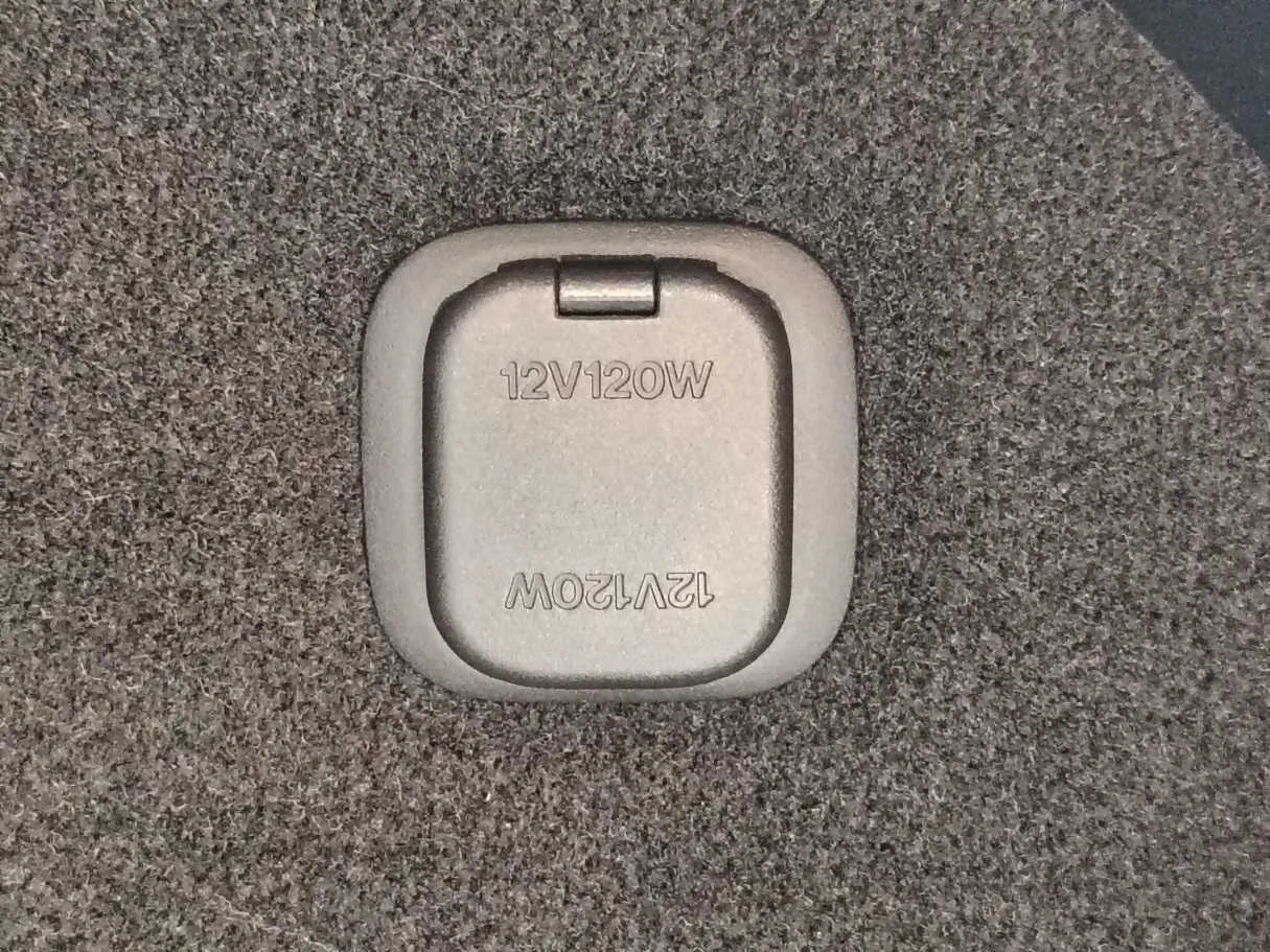 Car image 28