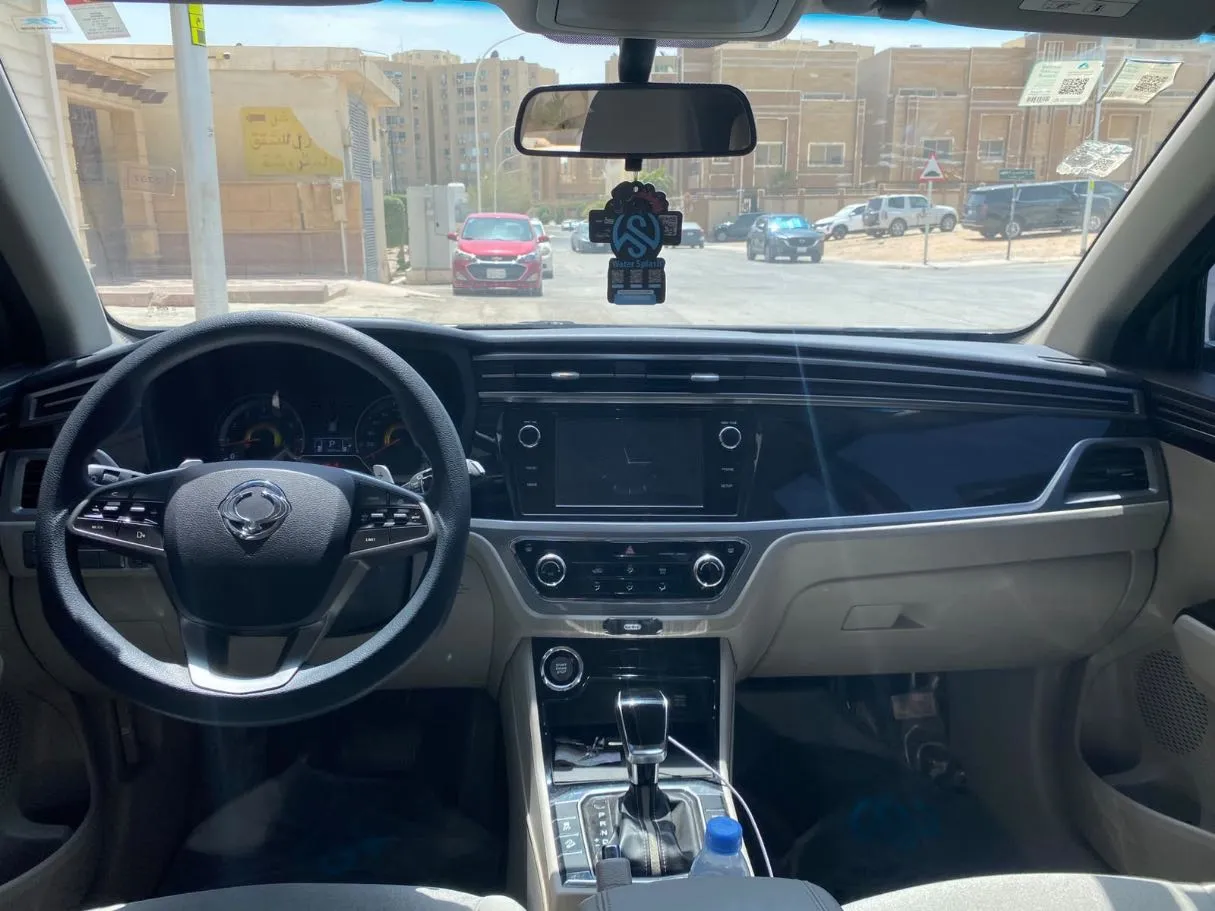Car image 16