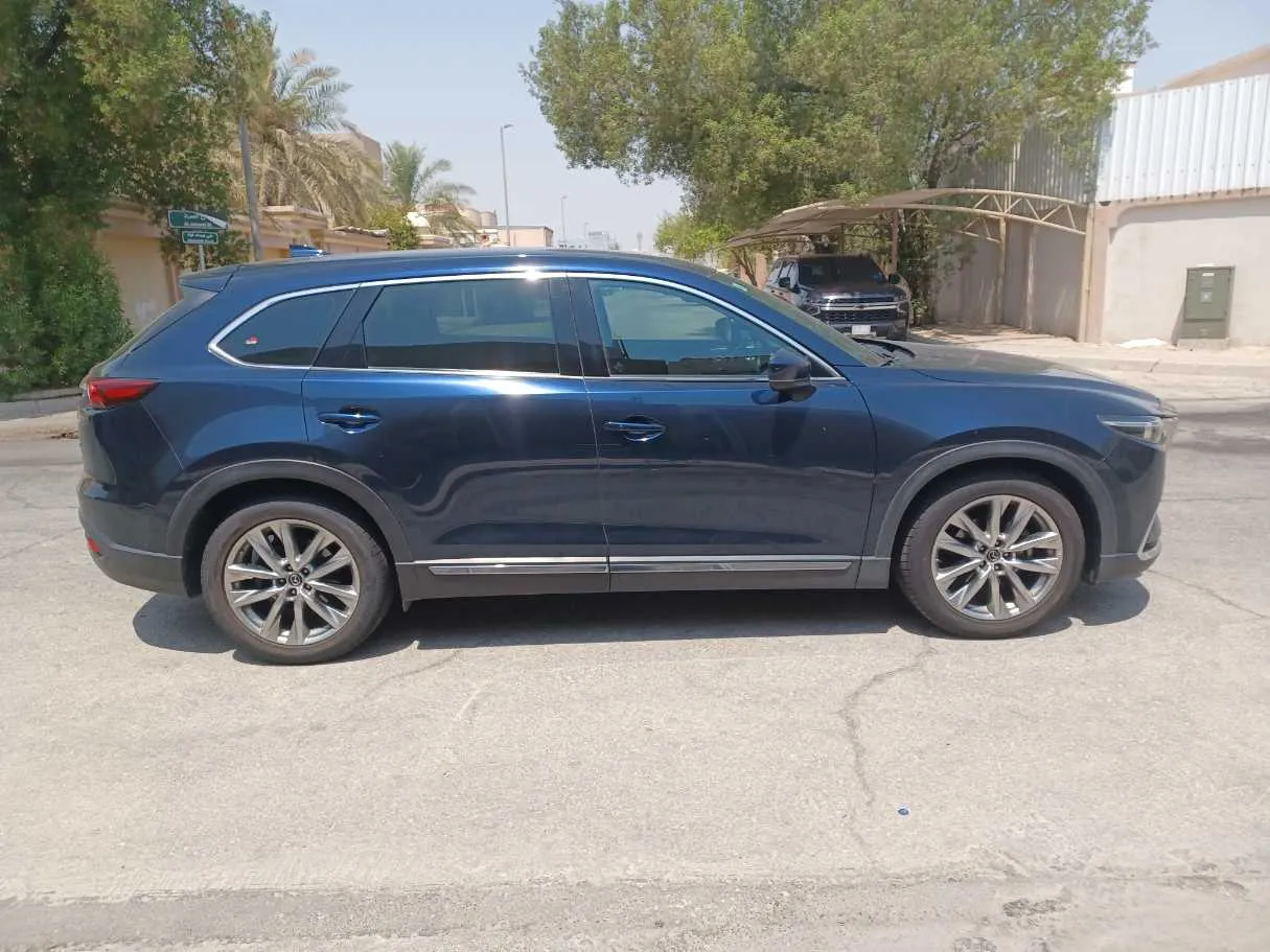 Car image 4