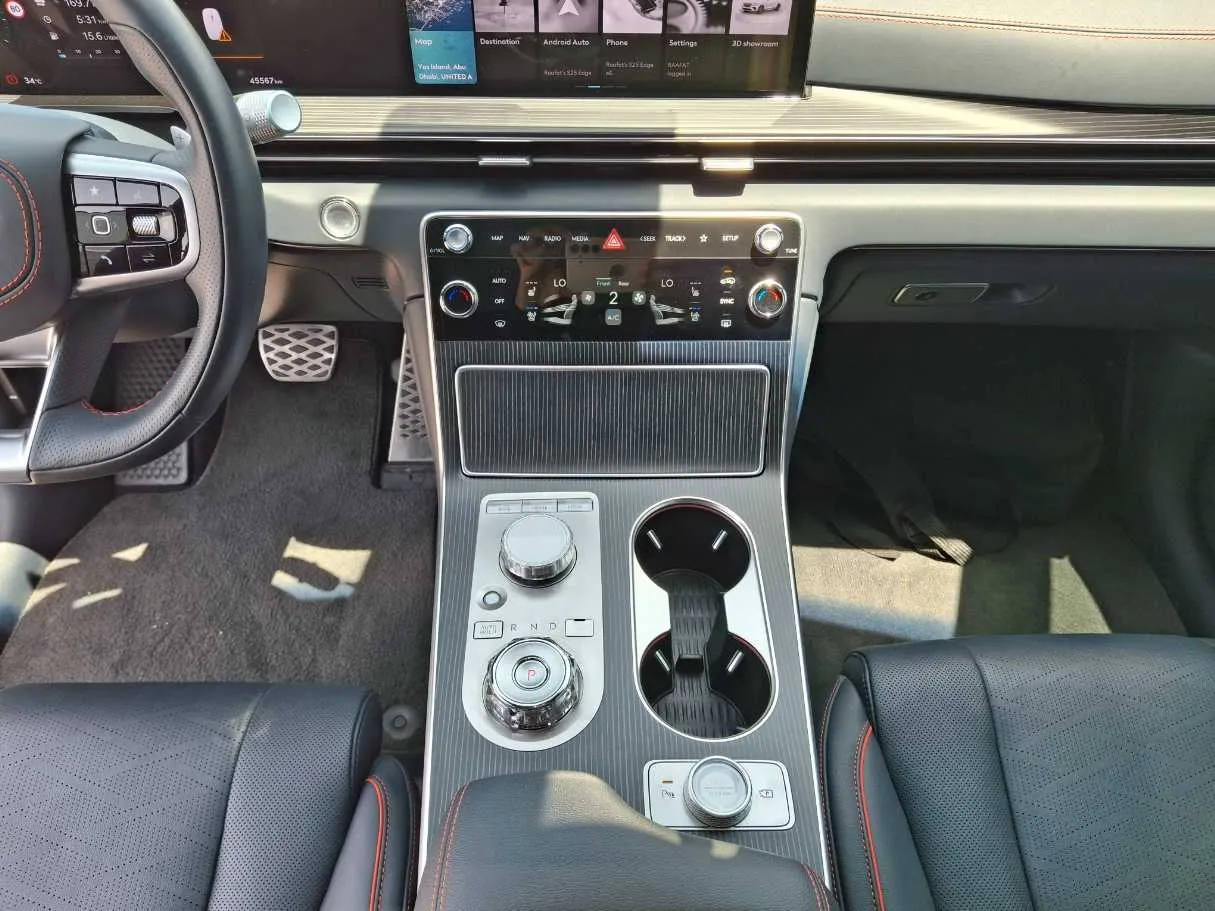 Car image 14