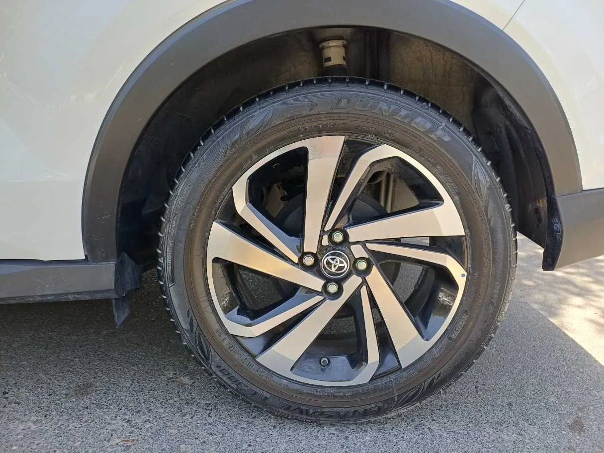 Car image 8