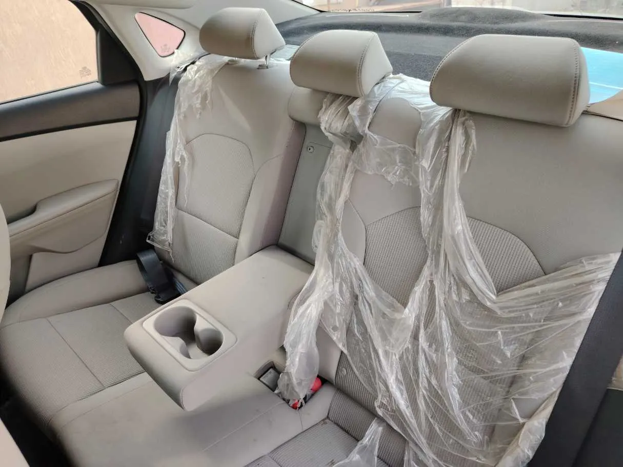 Car image 16