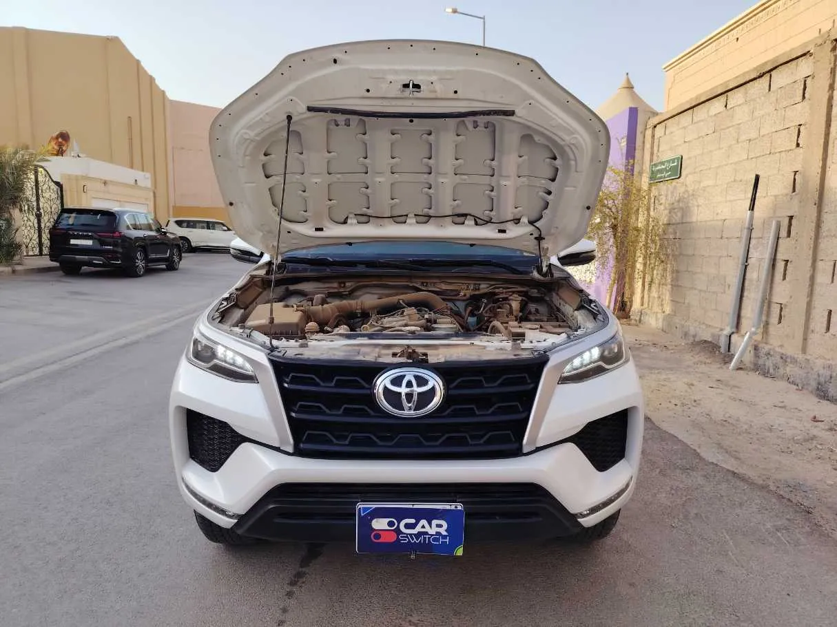Car image 30