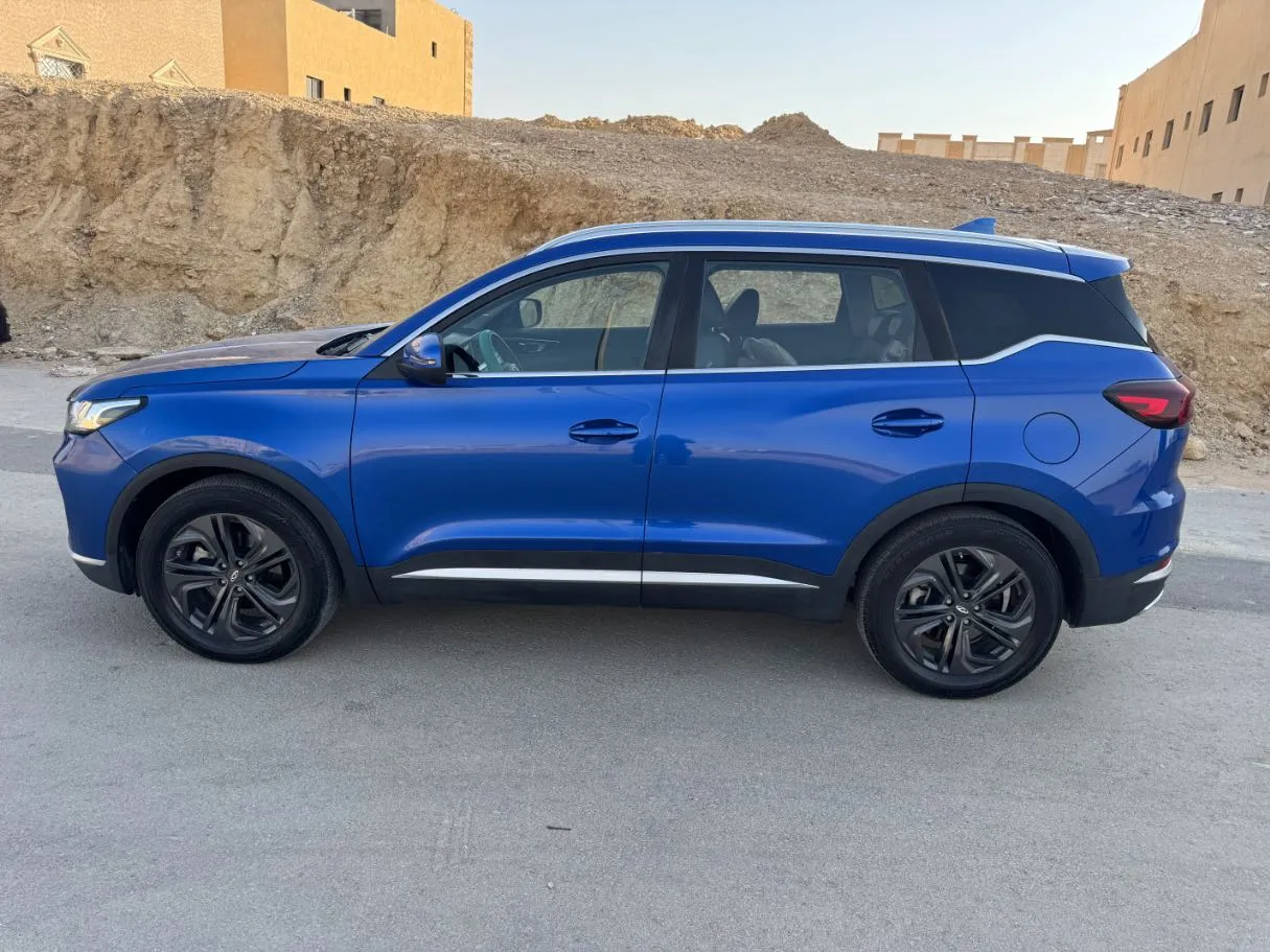 Car image 8