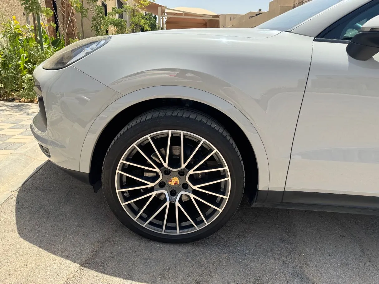 Car image 8